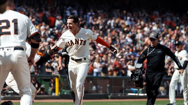 mike-yastrzemski-carl-fenway-park-giants.jpg
